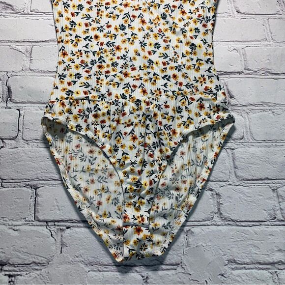 INSPIRED HEARTS V-neck Short sleeves Bodysuit - Picture 5 of 8